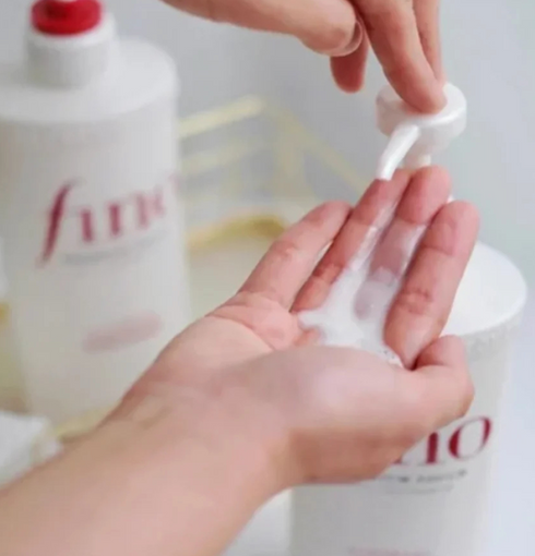 SHISEIDO Fino Premium Touch Shampoo | NIASHA Switzerland