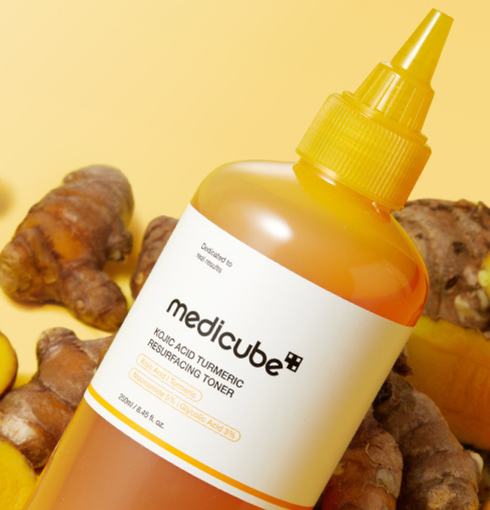 MEDICUBE Kojic Acid Turmeric Resurfacing Toner 250ml | NIASHA.ch