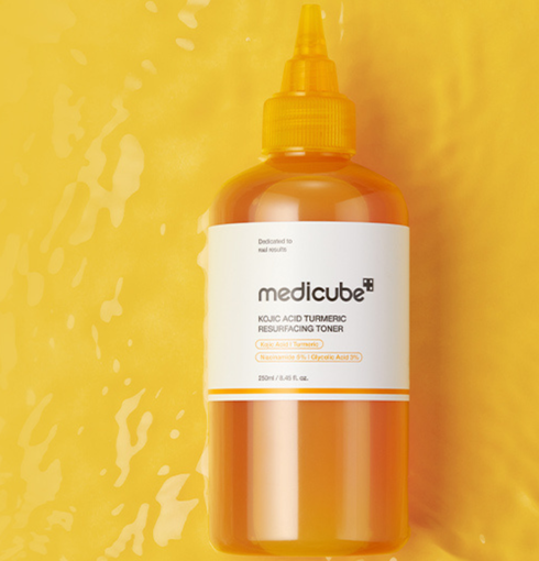 MEDICUBE Kojic Acid Turmeric Resurfacing Toner 250ml | NIASHA.ch